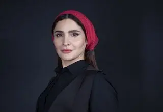 ایفای نقش نورا هاشمی در نمایش 