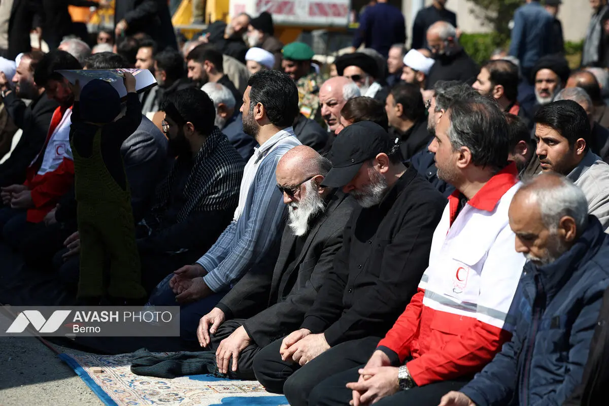 اقامه نخستین نماز عید سعید فطر پس از شهادت رهبر شهید انقلاب