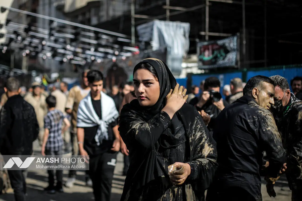 آئین سنتی گل مالی لرستانی های مقیم تهران در روز عاشورا