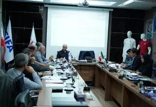 حضور تاج در جلسه ارتقا دانش مربیان فوتبال