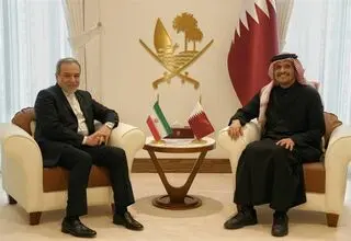دیدار عراقچی با نخست‌وزیر قطر