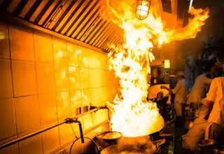 آتش  گرفتن خودرو به علت گرمای شدید+ فیلم