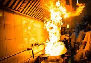 آتش  گرفتن خودرو به علت گرمای شدید+ فیلم