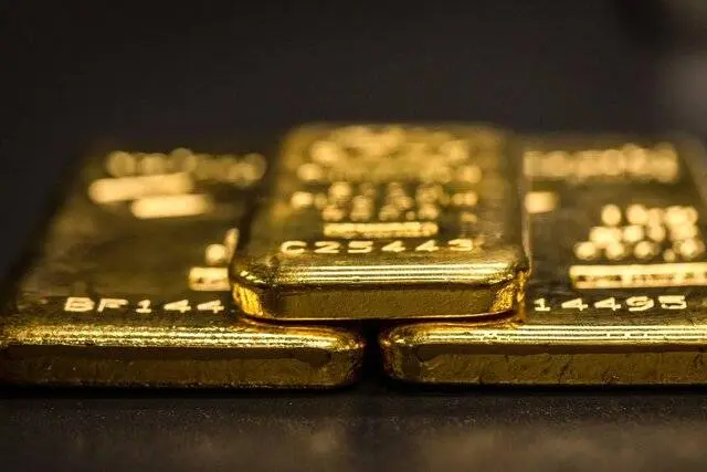 کاهش قیمت طلا تحت تاثیر افزایش دلار آمریکا