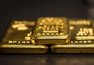 کاهش قیمت طلا تحت تاثیر افزایش دلار آمریکا