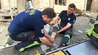 در مواجهه با مصدوم جنگی کدام اقدام اولویت دارد؟