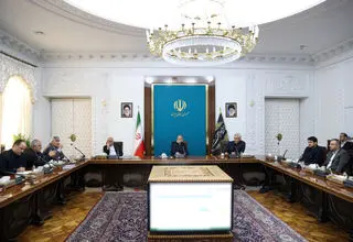 پزشکیان: درباره تغییر جدی سوخت خودروها راهکاری ارائه می‌شود