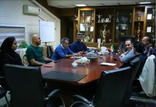 بدشانسی مهروز، خواهر هادی بودن است!