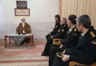 مکارم شیرازی: نباید تصور کرد دشمنان خاموش شده‌اند