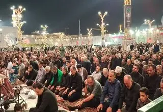 نماز لیلة الدفن رهبر شهید اقامه شد