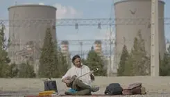نوازندگی علی قمصری برای دومین روز در نیروگاه برق دماوند+ویدیو