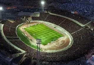 اعتراض پرشورها به تعویض چمن یادگار