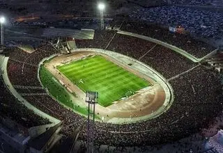 اعتراض پرشورها به تعویض چمن یادگار