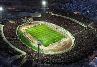 اعتراض پرشورها به تعویض چمن یادگار