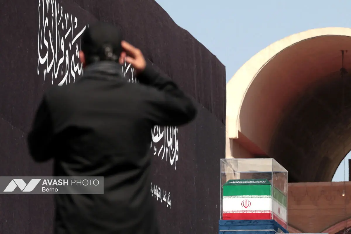 مراسم وداع با رهبر شهید انقلاب و اقامه نماز بر پیکرهای مطهر شهدا - ۲