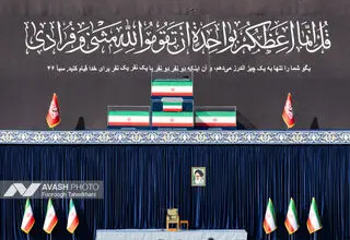 لحظه ورود باشکوه پیکر رهبری شهید به مصلی تهران 