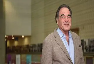 الیور استون درباره ترور جان اف. کندی شهادت می‌دهد