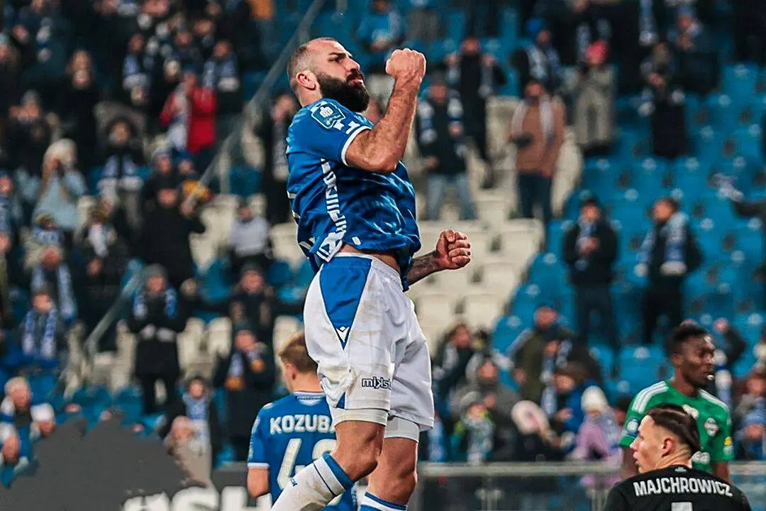 هافبک ایرانی برگشت و کولاک شد