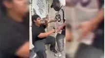  ضرب و شتم عجیب پسر بچه 12 ساله؛ ضارب به غلط کردن افتاد! + فیلم