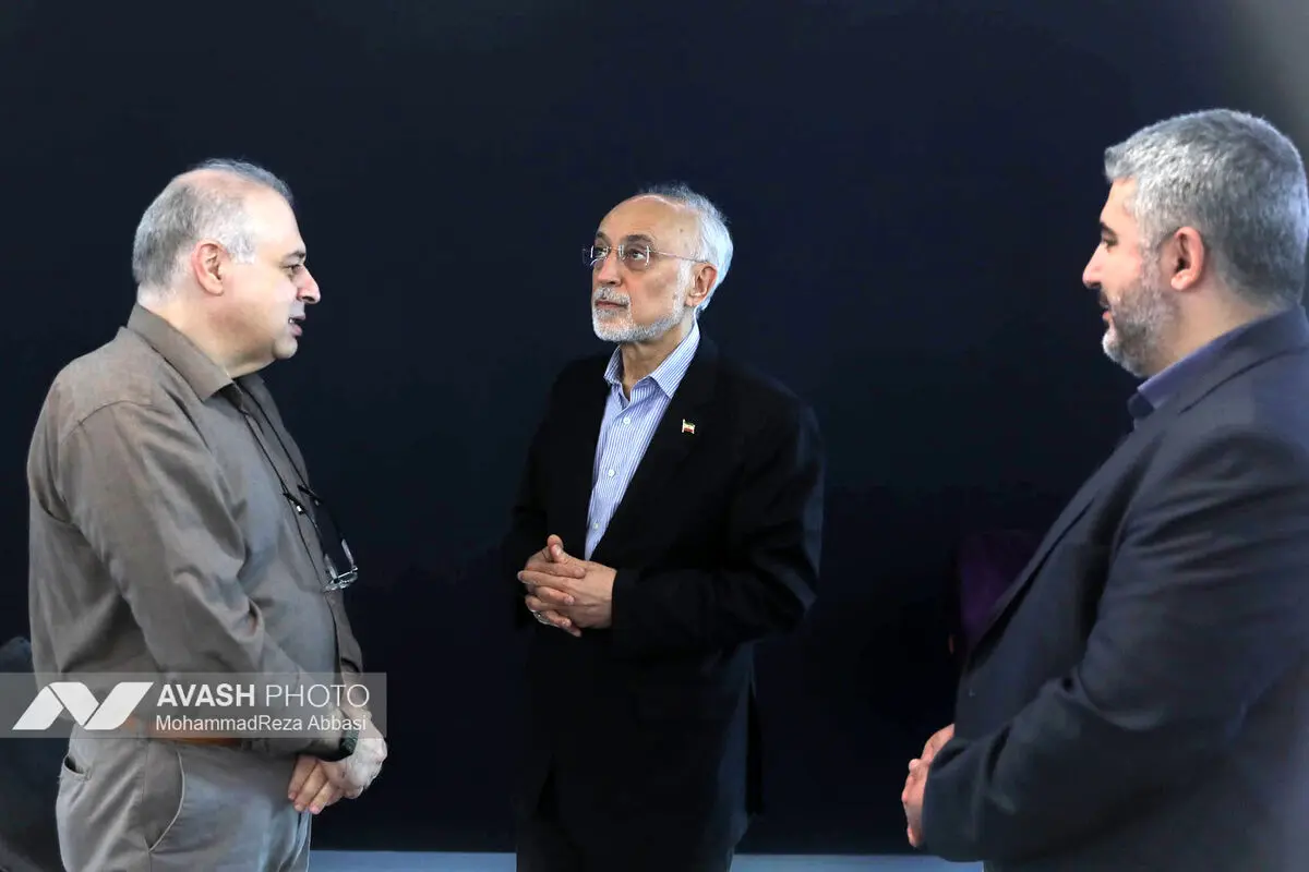 بازدید علی اکبر صالحی از تحریریه خبرگزاری آوش