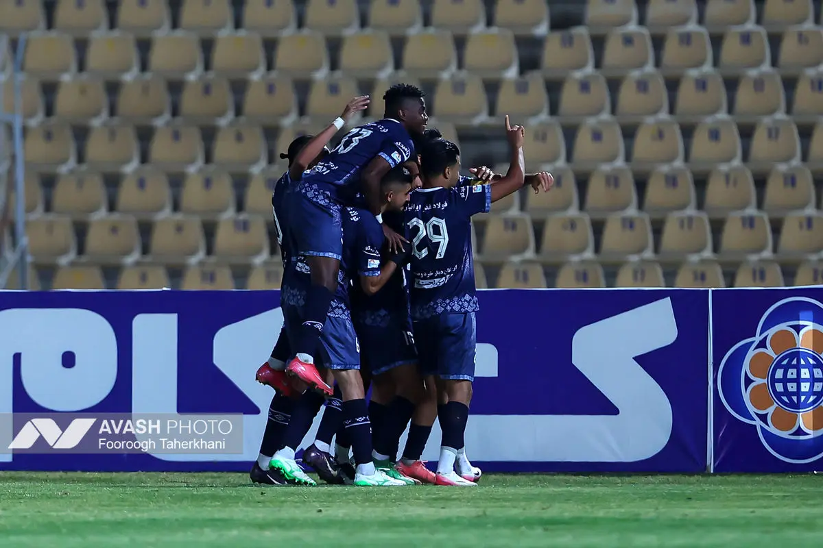 لیگ برتر فوتبال - استقلال و چادرملو