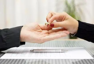 تلاش برای کاهش زندانیان مهریه یا تضعیف حقوق زنان؟