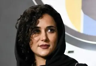 مراسم منتقدان سینما: استایلی چشم‌نواز از پریناز ایزدیار!