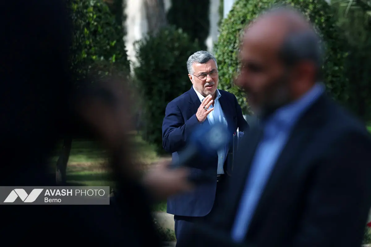 اعضای هیأت دولت در جمع خبرنگاران