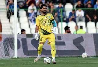 دروازه بان استقلال به تمرینات بازگشت