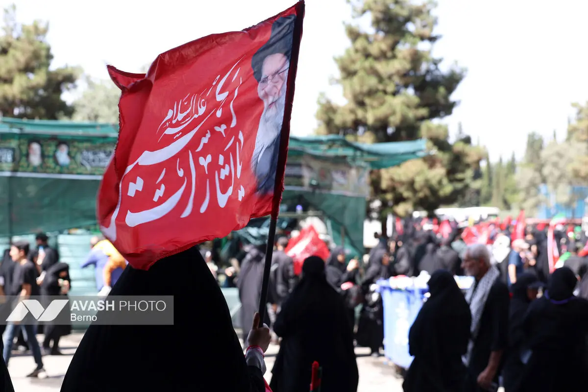 مراسم وداع با رهبر شهید انقلاب و اقامه نماز بر پیکرهای مطهر شهدا - ۲