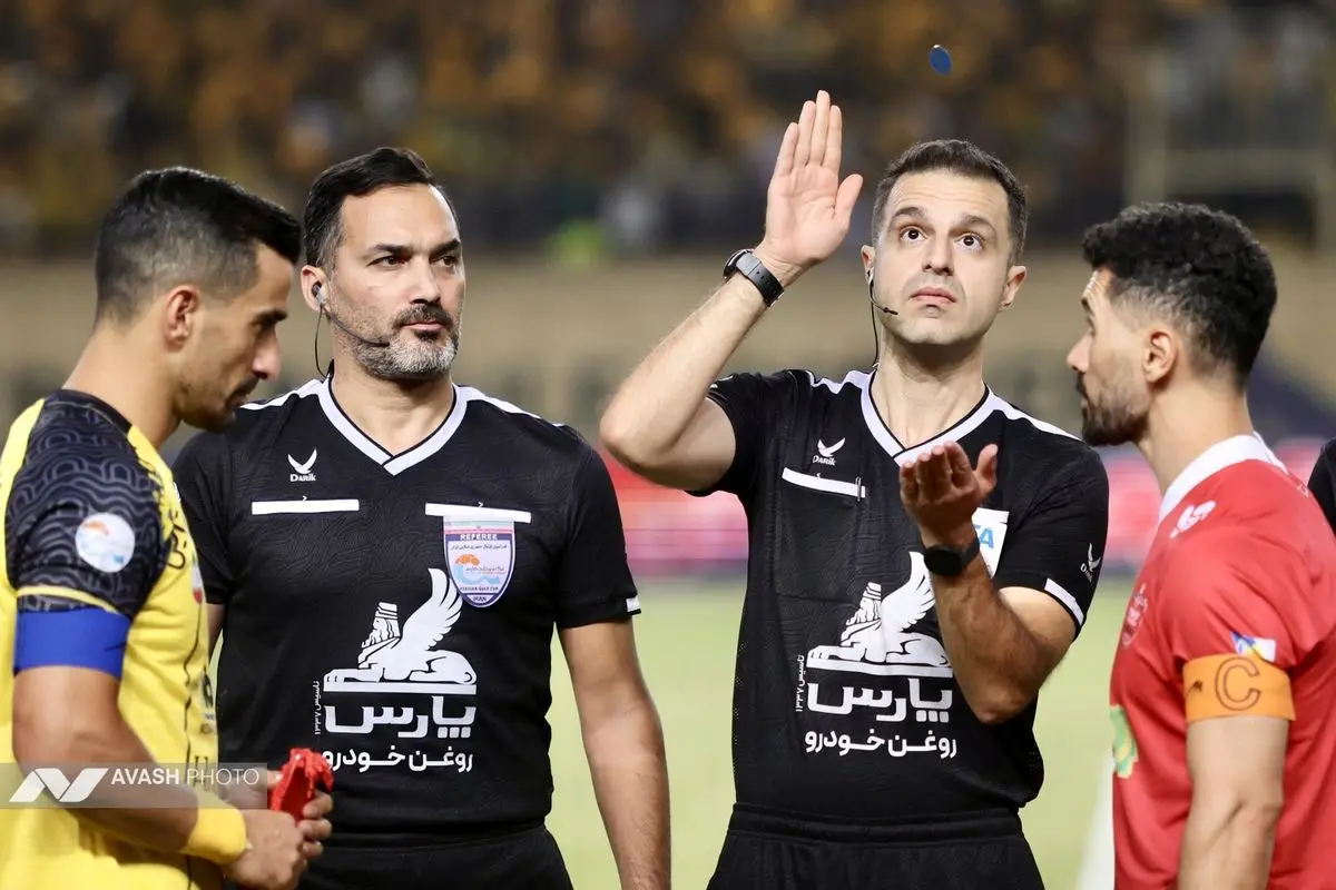 دیدار تیم های فوتبال سپاهان اصفهان و پرسپولیس تهران