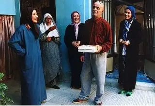 ساعت پخش و  تکرار سریال «متهم گریخت» به کارگردانی رضا عطاران از تلویزیون