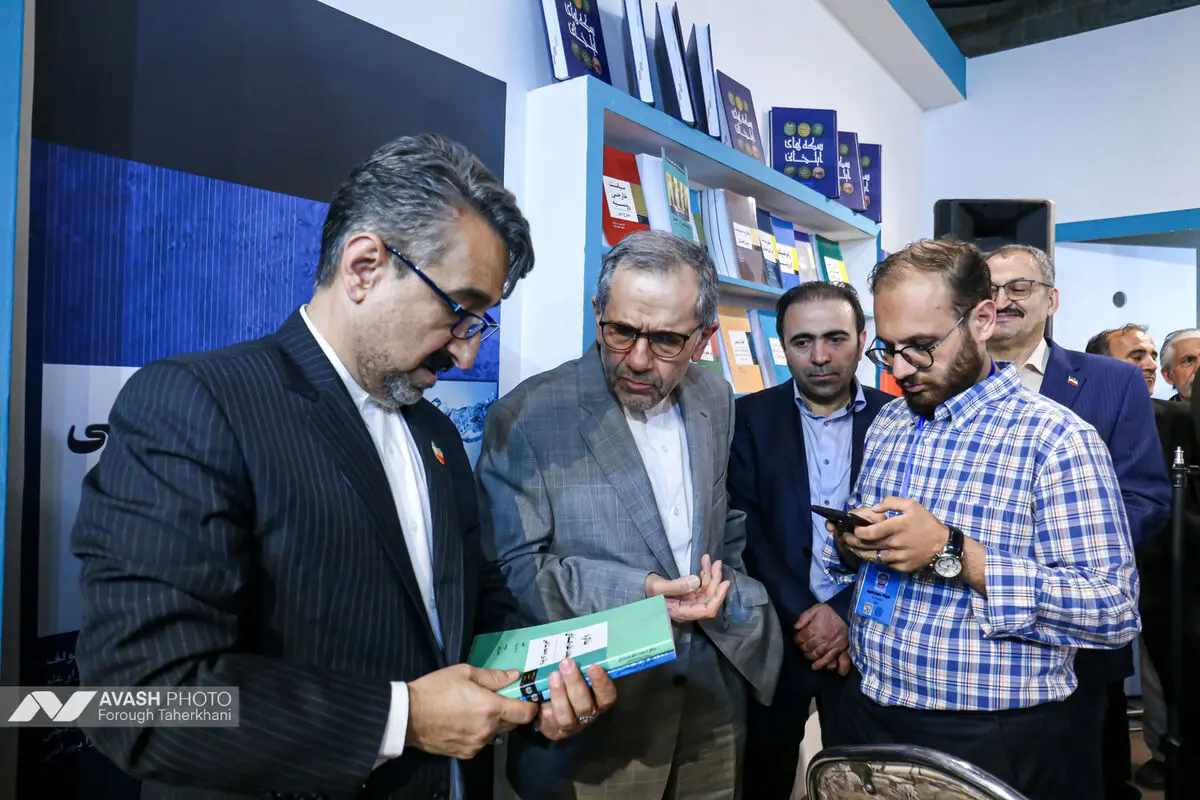 حضور مجید تخت روانچی در نمایشگاه بین المللی کتاب تهران