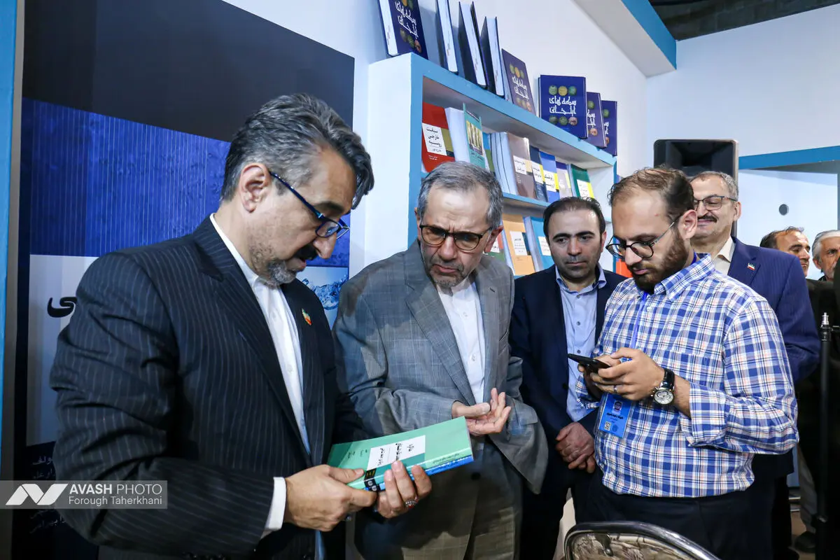 حضور مجید تخت روانچی در نمایشگاه بین المللی کتاب تهران
