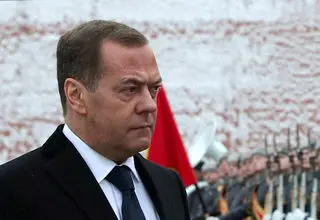 مدودف: واقعیت میدان جنگ، جایگزین انکار در مذاکرات شده است

