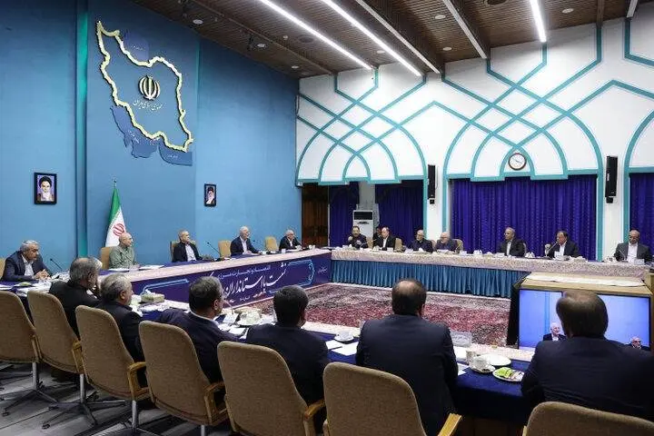 نشست بررسی راهکارهای توسعه تعاملات اقتصادی استان‌های مرزی برگزار شد