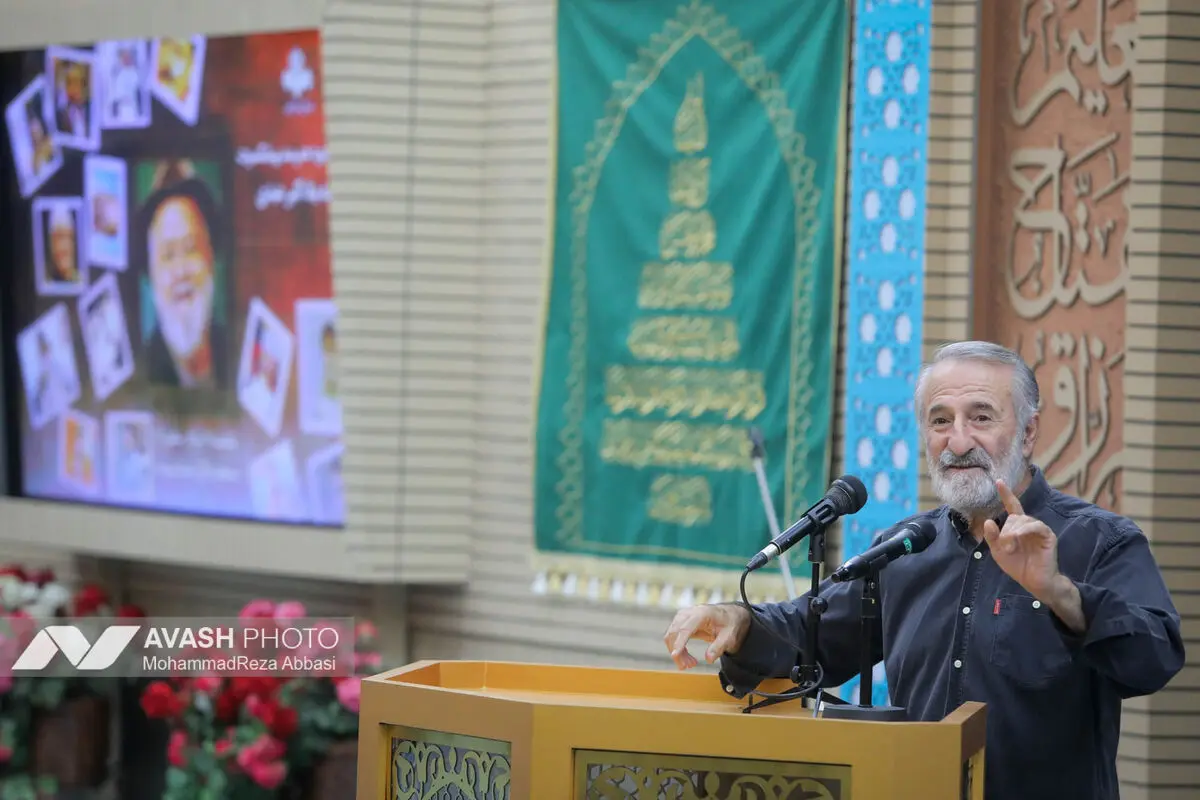 مراسم یادبود مرحوم «اکبر عبدی» در مسجد بلال صدا و سیما