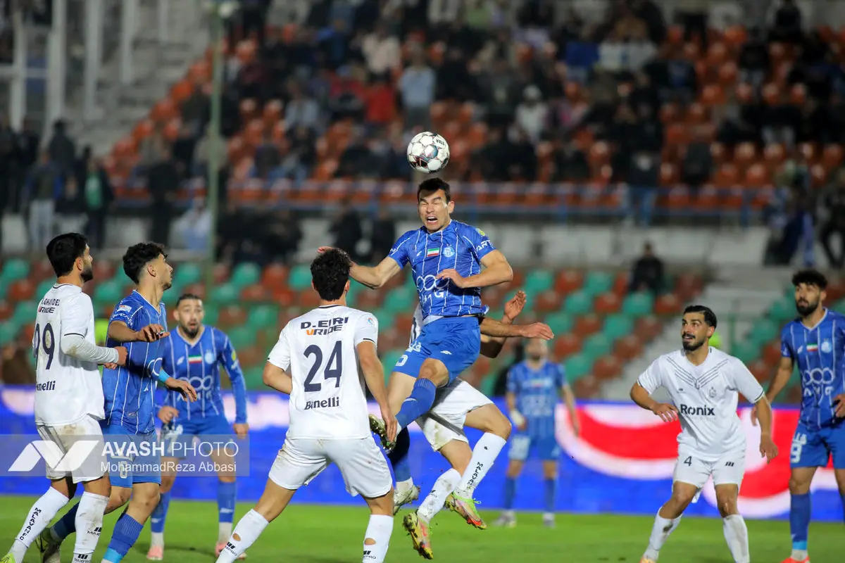 دیدار تیم های فوتبال استقلال تهران و ملوان بندر انزلی