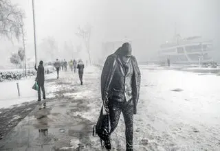 بارش برف ۱۰ سانتی‌متری در تهران+ فیلم