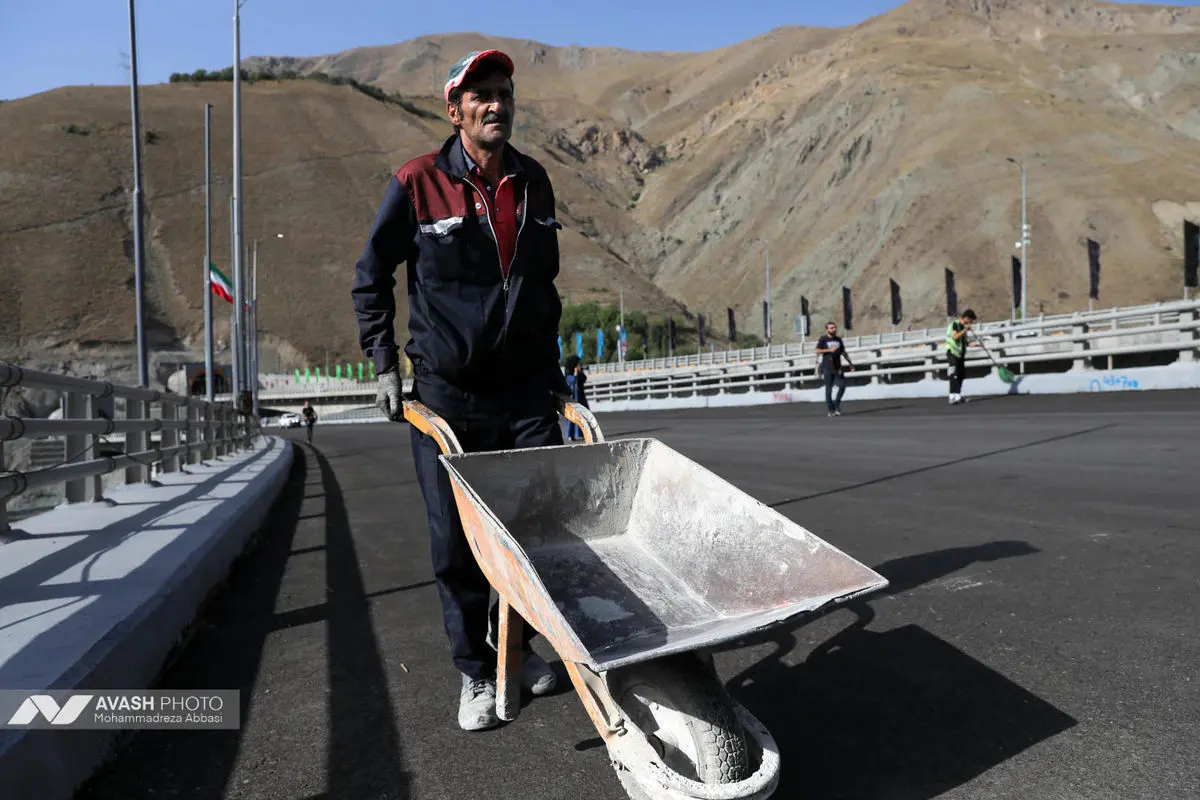 بازدید رئیس بنیاد مستضعفان از باند شرقی فاز 2 آزادراه تهران شمال