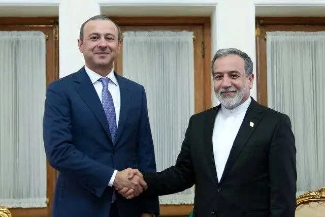 دیدار عراقچی با آرمن گریگوریان
