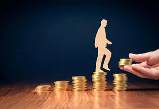 دستمزدهای فریز شده روی مرز جنگ و صلح/ حقوق ها زیر فشار رکود اقتصادی