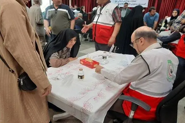 انتقال ۵۵ زائر با امکانات کامل پزشکی به عرفات