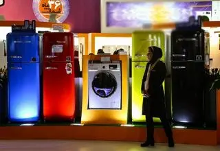 بحران ارزی در کمین بازار | خرید لوازم خانگی از سبد خانوار خارج شد