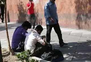 بیکاران مرفه، پرکار و مفلس 