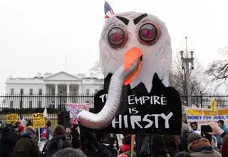 تجمع اعتراضی مردم مقابل کاخ سفید 