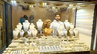 اعلام قیمت طلا و سکه در بازار؛ هر گرم طلای ۱۸عیار ۱۰ میلیون و ۶۳۳ هزار تومان!