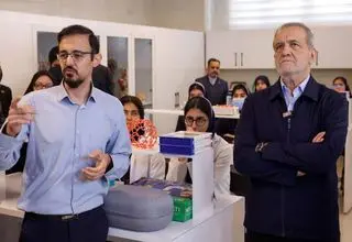 پزشکیان: باید بستر توسعه مهارت‌های فردی و گروهی دانش‌آموزان فراهم شود