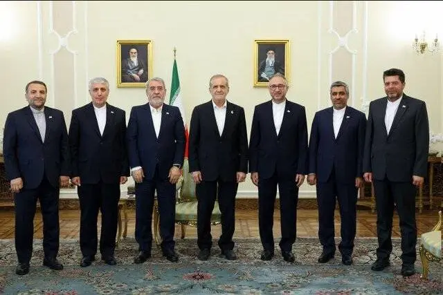 پزشکیان: سفرا در خط مقدم گسترش روابط ایران هستند