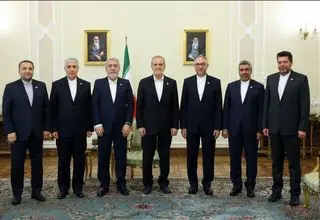 پزشکیان: سفرا در خط مقدم گسترش روابط ایران هستند 